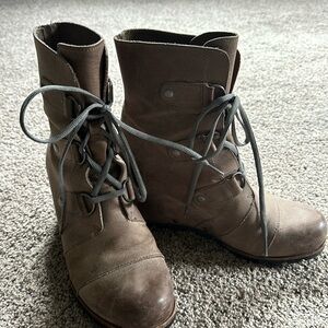 Sorel Joan of Arc Wedge II Lace up Boot